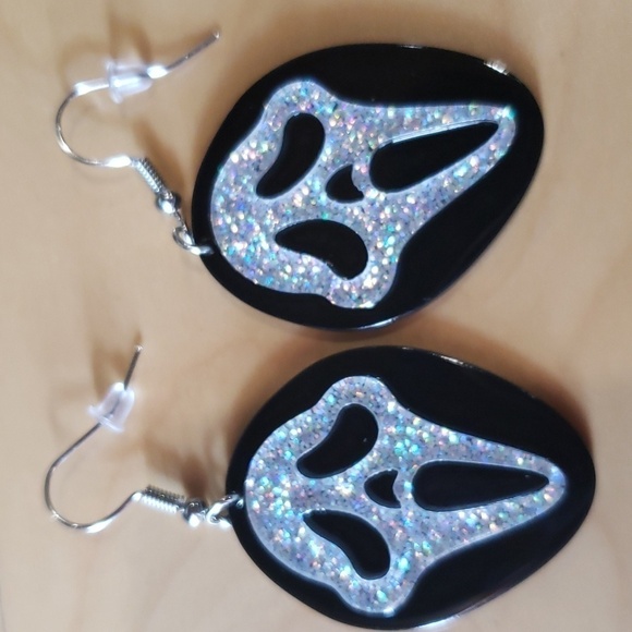 Ghost Sceam Dangle Earrings Acrylic Jewelry Horror movie nwot - Picture 1 of 4